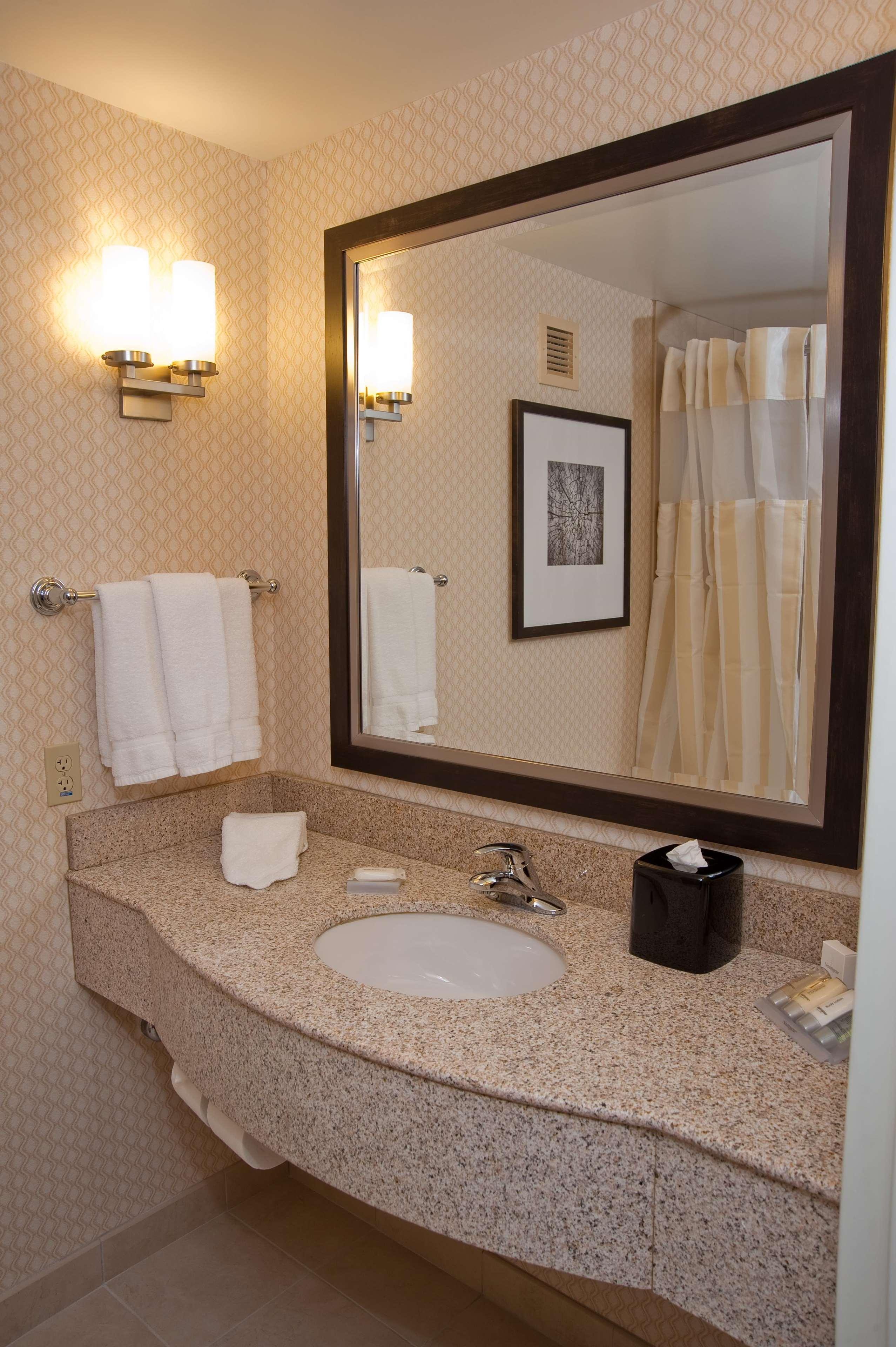 Hilton Garden Inn St. Louis Airport Berkeley Стая снимка
