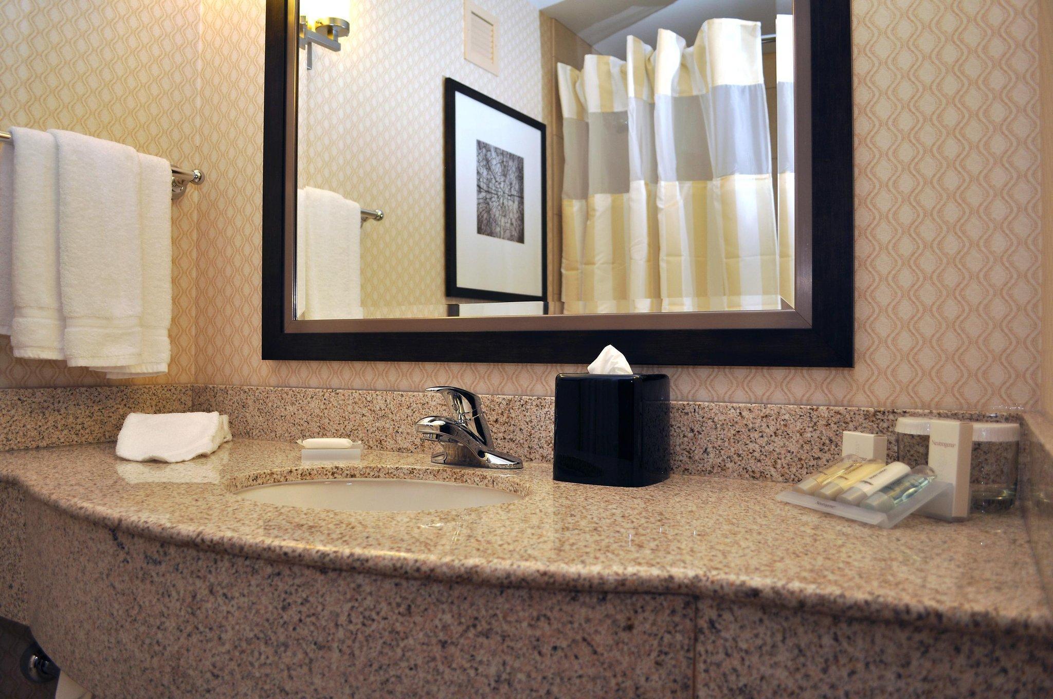 Hilton Garden Inn St. Louis Airport Berkeley Стая снимка