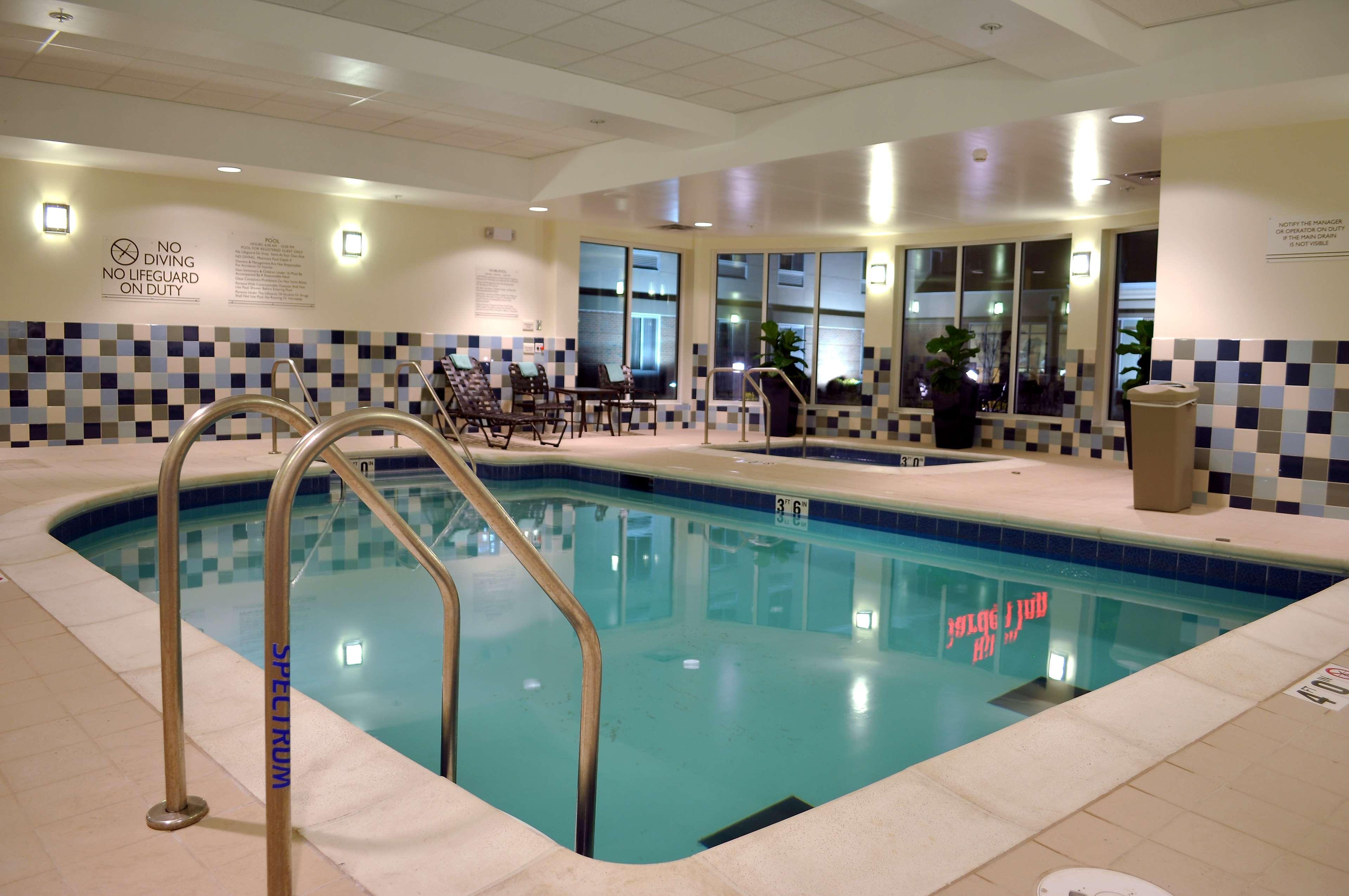 Hilton Garden Inn St. Louis Airport Berkeley Екстериор снимка