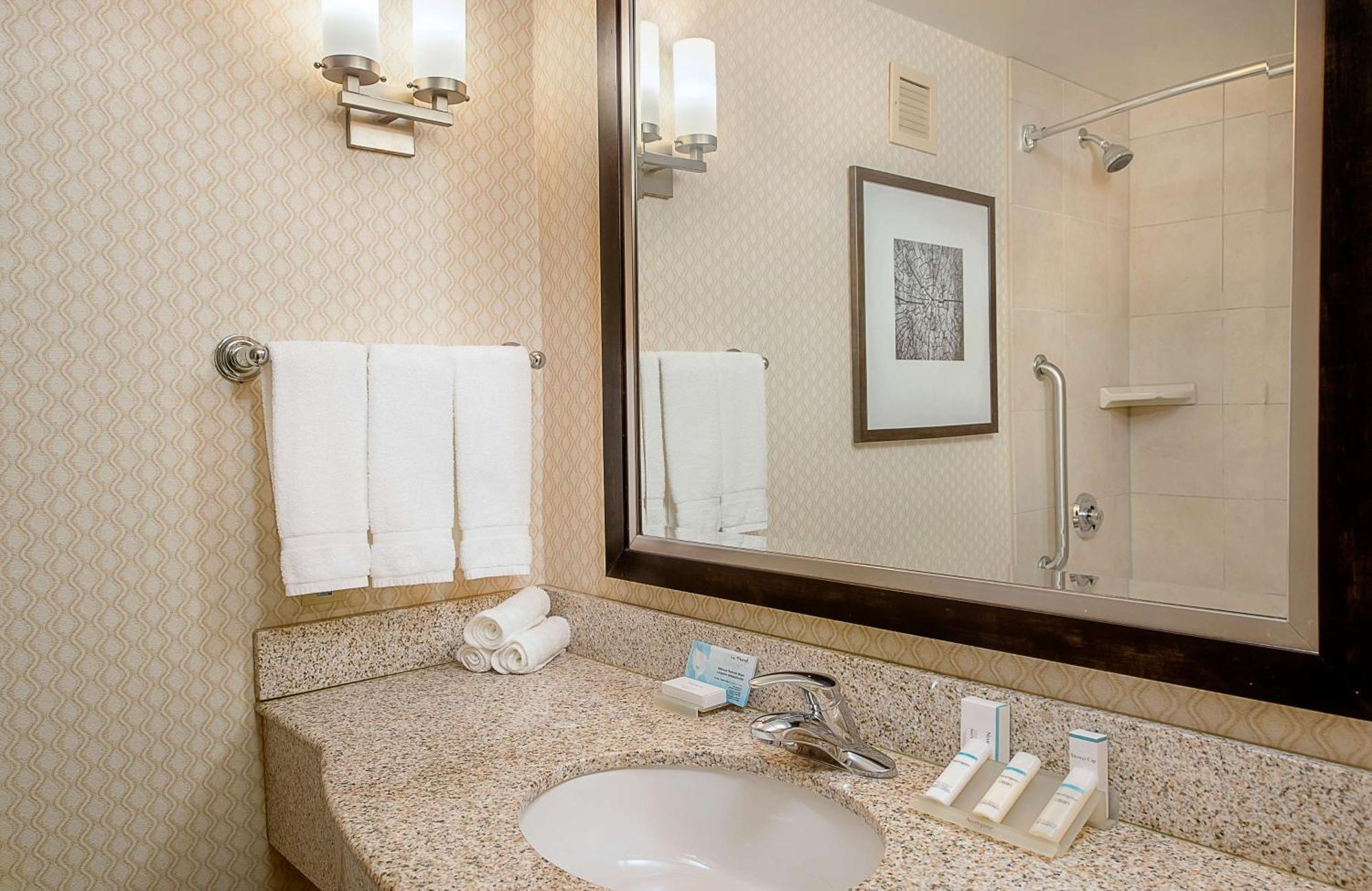 Hilton Garden Inn St. Louis Airport Berkeley Екстериор снимка