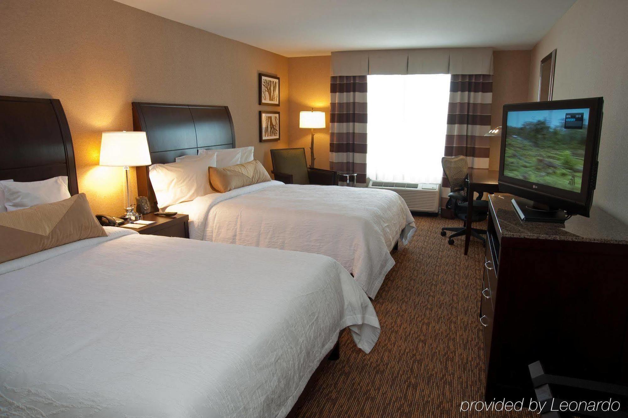 Hilton Garden Inn St. Louis Airport Berkeley Стая снимка