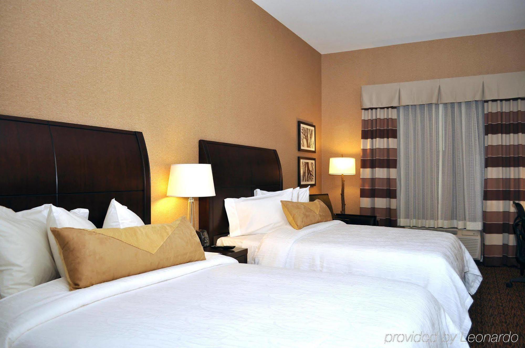 Hilton Garden Inn St. Louis Airport Berkeley Стая снимка