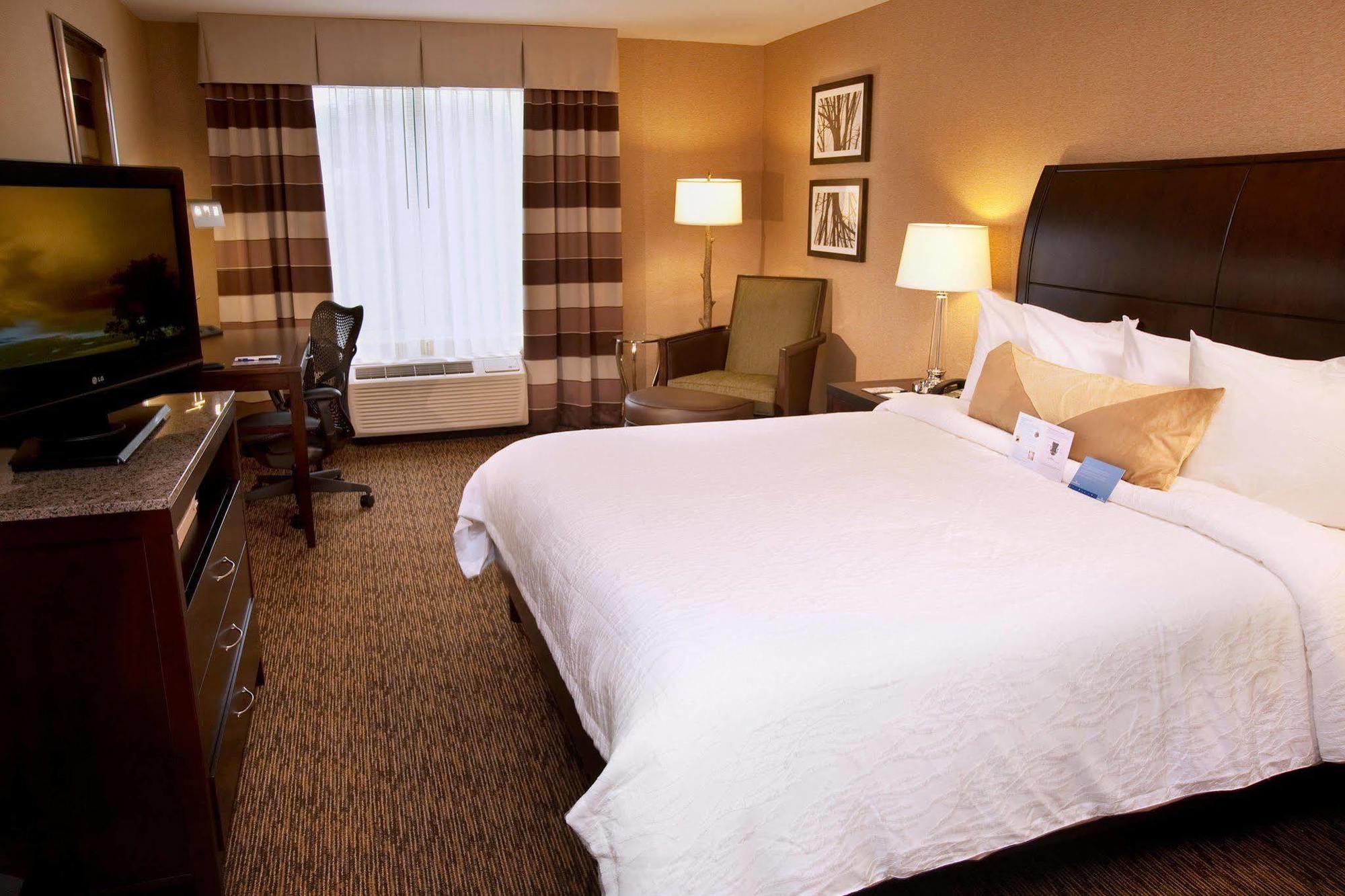 Hilton Garden Inn St. Louis Airport Berkeley Стая снимка