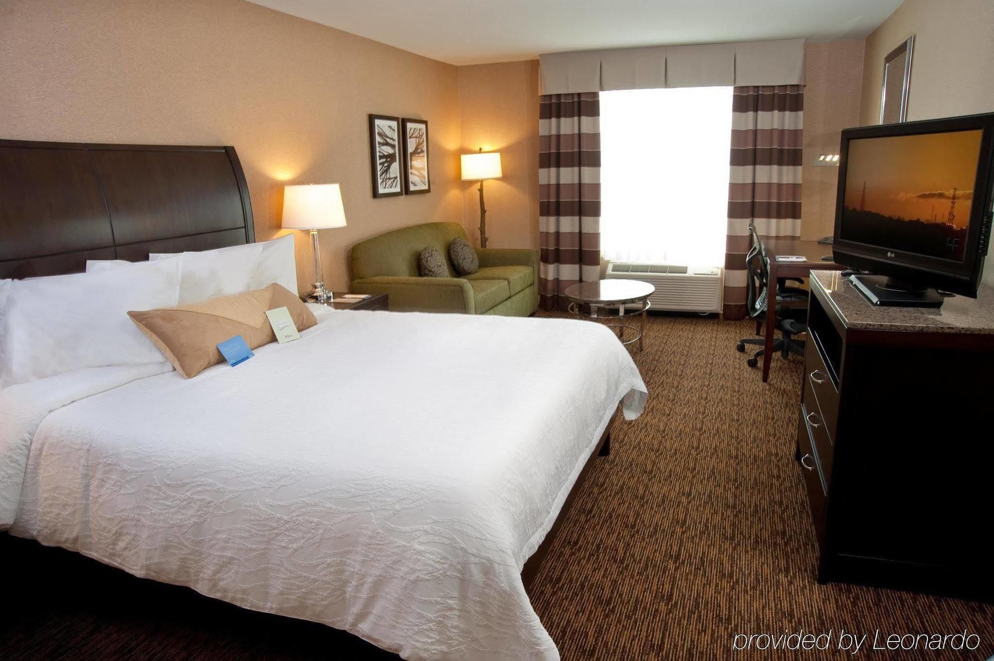 Hilton Garden Inn St. Louis Airport Berkeley Стая снимка